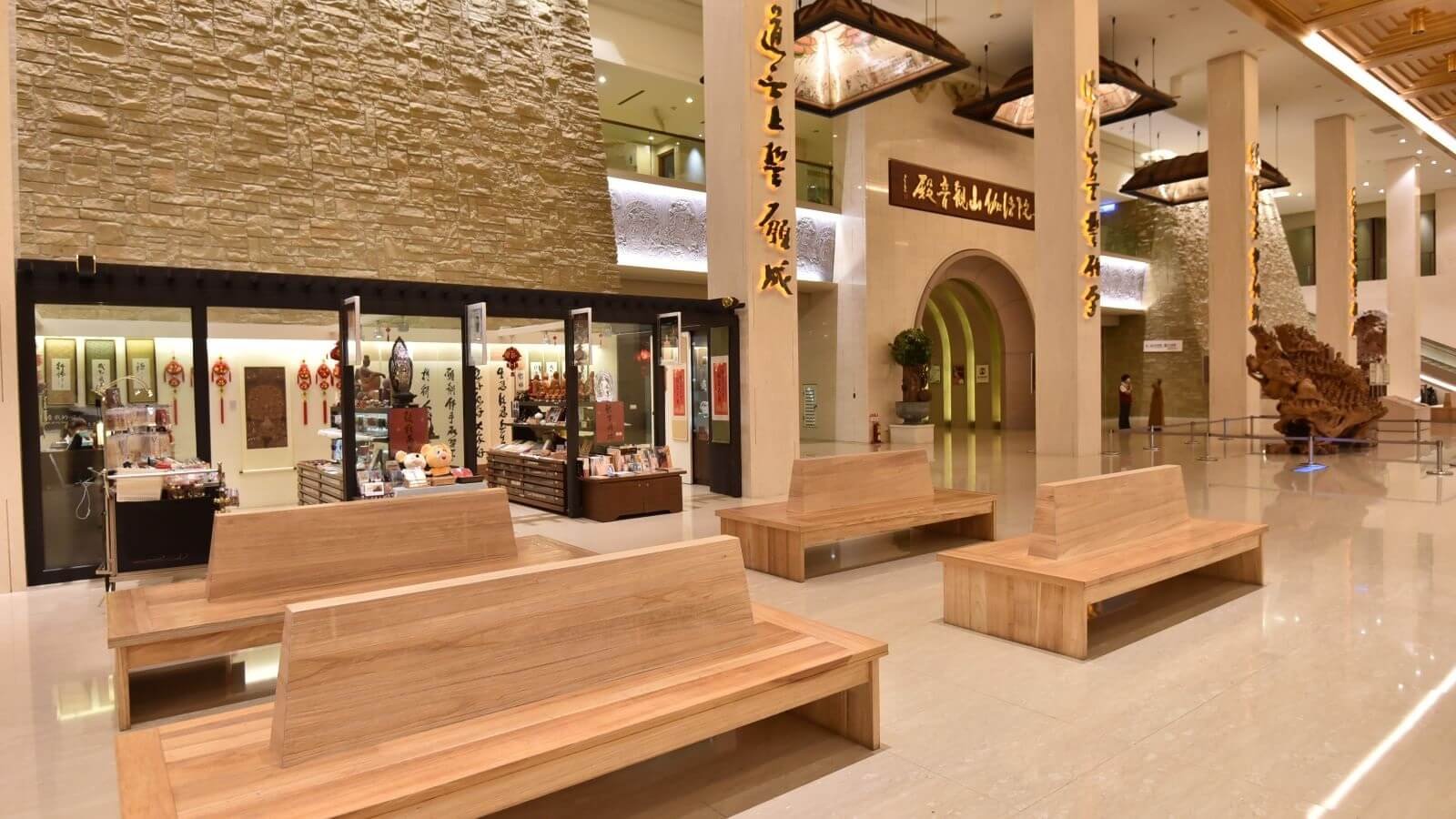 본관 (Main Hall) 내부 성소 및 전시관